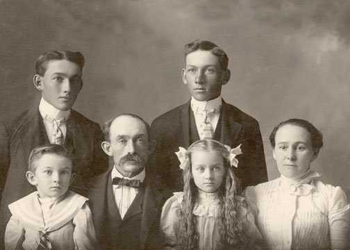 Tom&EttaFamilyFormal