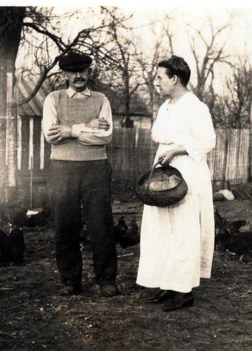 tom & etta on farm